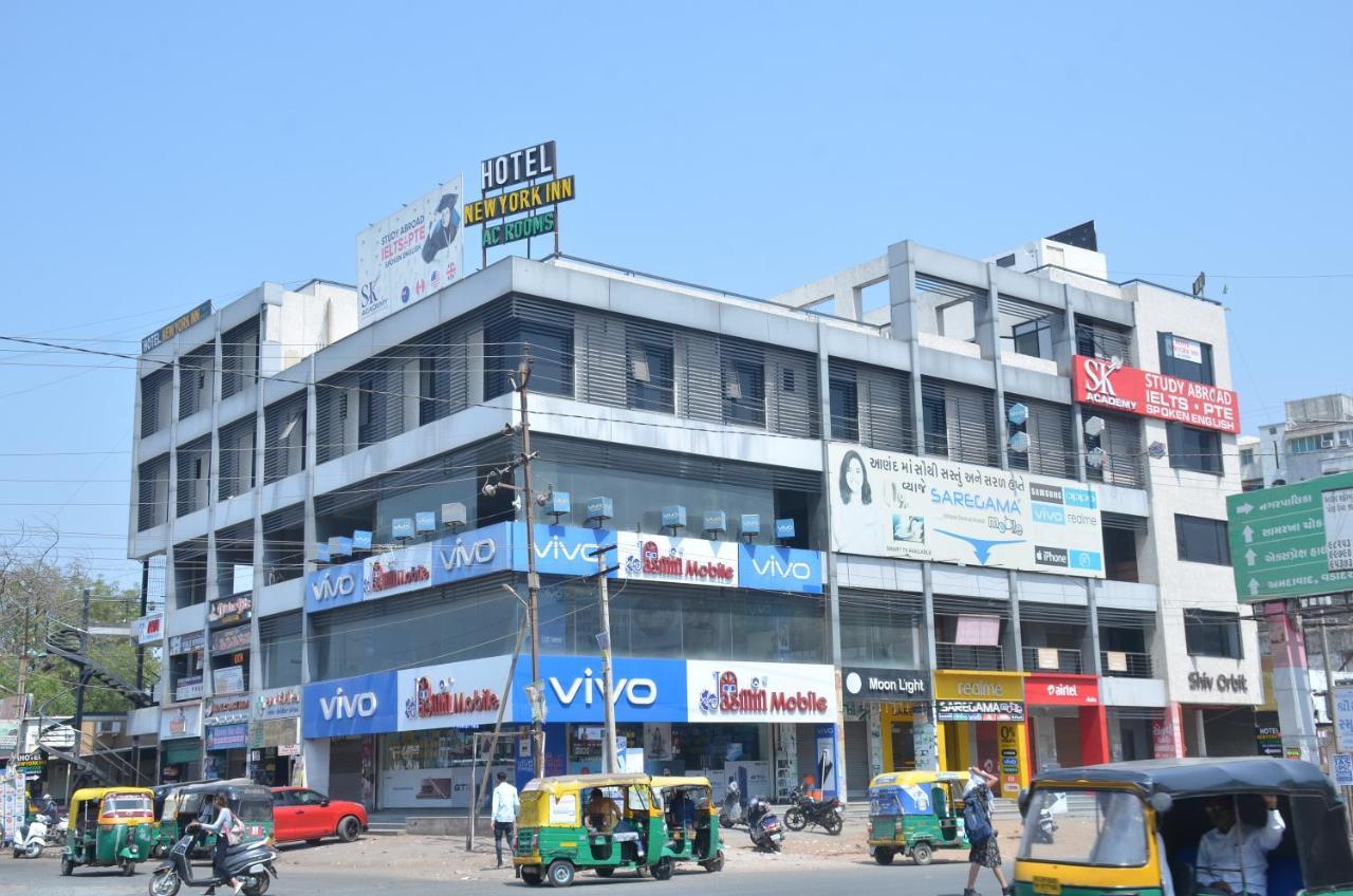 Hotel Newyork Inn Anand Exterior photo